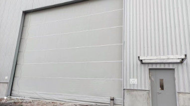 kopen Bedrijfstemperatuurbereik Min 30 Graden Celsius Tot Plus 60 Graden Celsius Verticale Lift Stoffen Deuren Met Obstakeldetectie Noodstop En Maximale Hoogte 12 Meter online manufacture
