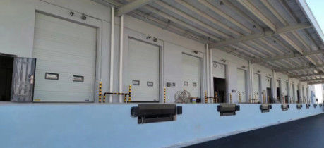 kopen Gegalvaniseerd staal industriële sectiedeuren windbestendige interne polyurethaan schuim online manufacture