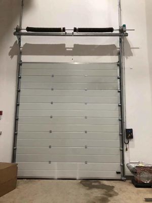 0.4mm gegalvaniseerd staal industriële sectiedeuren RAL9006 / RAL9002 Kleur