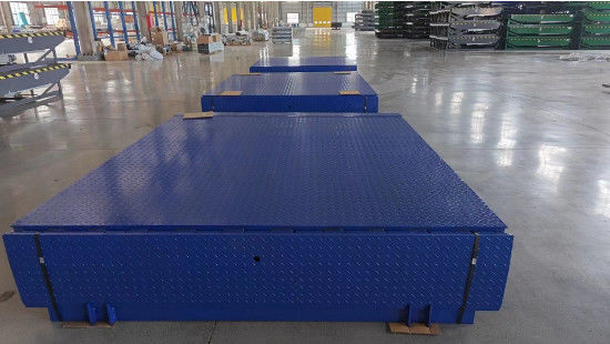 Blauwe reusachtige hydraulische dock leveler automatische sproeilijn aangepaste kleur ISO 9001