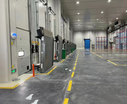 Hydraulische verticale ladingdockniveler voor koudopslagplatforms