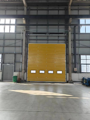 Windbestendige sectioneel geïsoleerde industriële deur voor fabrieken en hangars