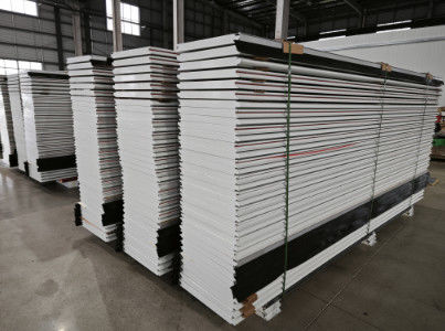 Deeltjes van industriële deuren voor magazijnen met gegalvaniseerde rails