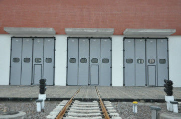 Gegalvaniseerd staal Industriële vouwdeuren Spoorweg EMU Onderhoudsstation Deuren