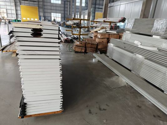 40 mm geïsoleerde sectieafscheiding Garage deuren Sterke ruimtebesparing Energiezuinig