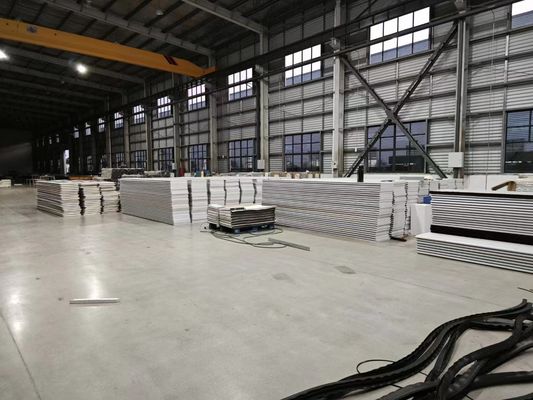 40 mm geïsoleerde sectieafscheiding Garage deuren Sterke ruimtebesparing Energiezuinig