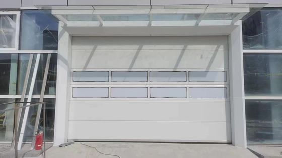 Sectieve garagedeuren met veerbalansysteem voor eenvoudige handmatige bediening