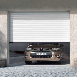 Industriële automatische geïsoleerde metalen sandwichpaneel van staal Buitenste sectie Schuiflift Overhead Garage Roll Up Door
