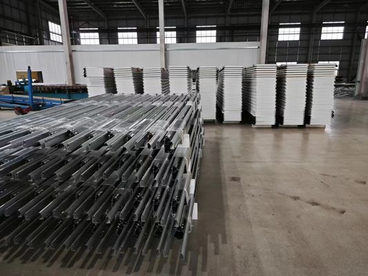 Windbestendige sectioneel geïsoleerde industriële deur voor fabrieken en hangars