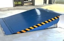 Automatische stationêre vaste put met scharnier lip hydraulische laadcontainer Dock leveler voor laaddocks of -baaien