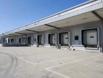 Automatische dock leveler voor logistieke centra