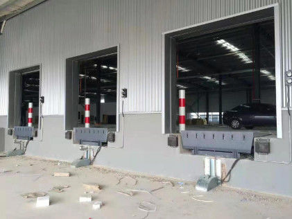 Aanpasbare dock leveler voor veilige en soepele dock-to-trailer verbinding statische belasting 13600k