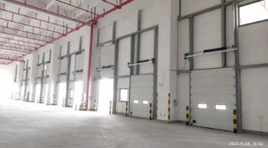 Geïsoleerde industriële sectiedeuren RAL9006 / RAL9002 Kleur Voor magazijn
