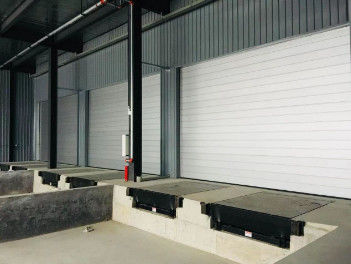 Elektrische hydraulische ladingdockniveler Dynamische belasting 6800kg / statische belasting 13600kg